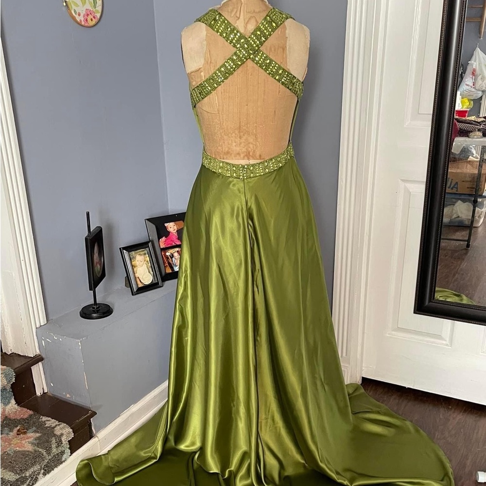 Prom dress size 8 Green in color
